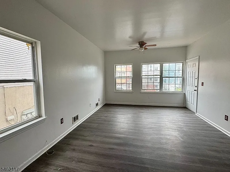 3 bed, 2.0 bath, $2,800 — Photo 2