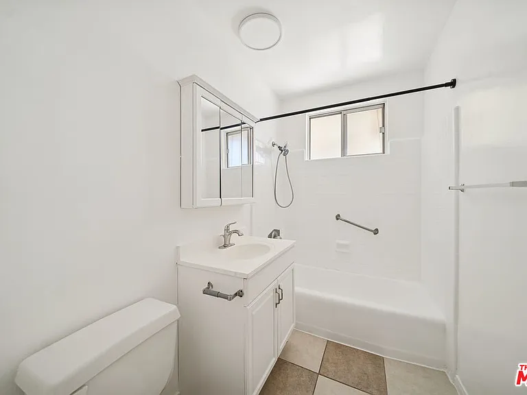 2038 S Holt Ave #16 — Photo 14