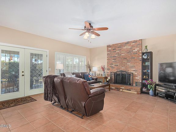 3rd image of 2051 E DIAMOND Drive
