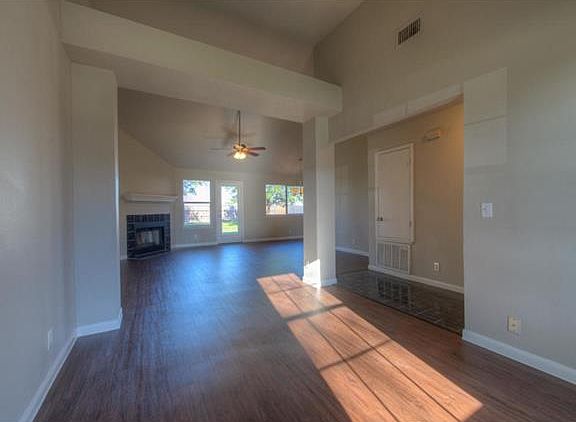 4th image of 11402 Tickford Dr