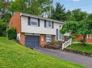 279 Woodridge Dr, Carnegie, PA 15106