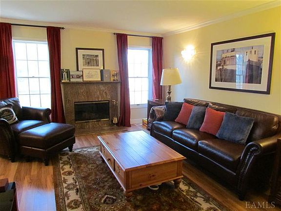 3rd image of 2303 Regent Dr