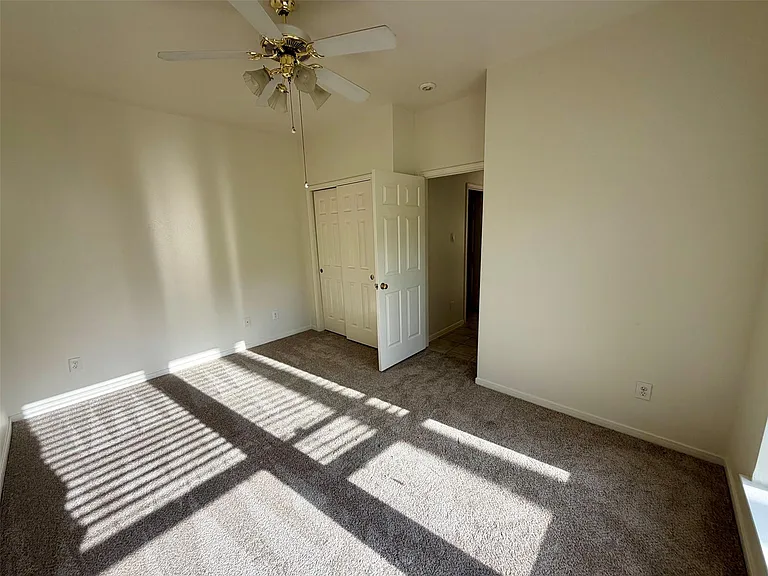 2317 Orleans Ln — Photo 9