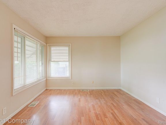 3rd image of 5700 Farnum St