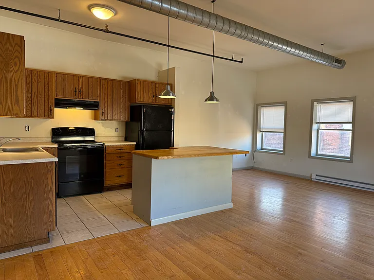28 Ridge St #4 — Photo 1