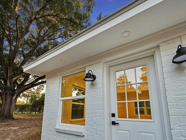 5411 Logston Ln — Photo 27