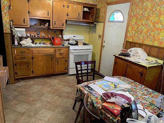 3rd image of 281 Kirkman Ave