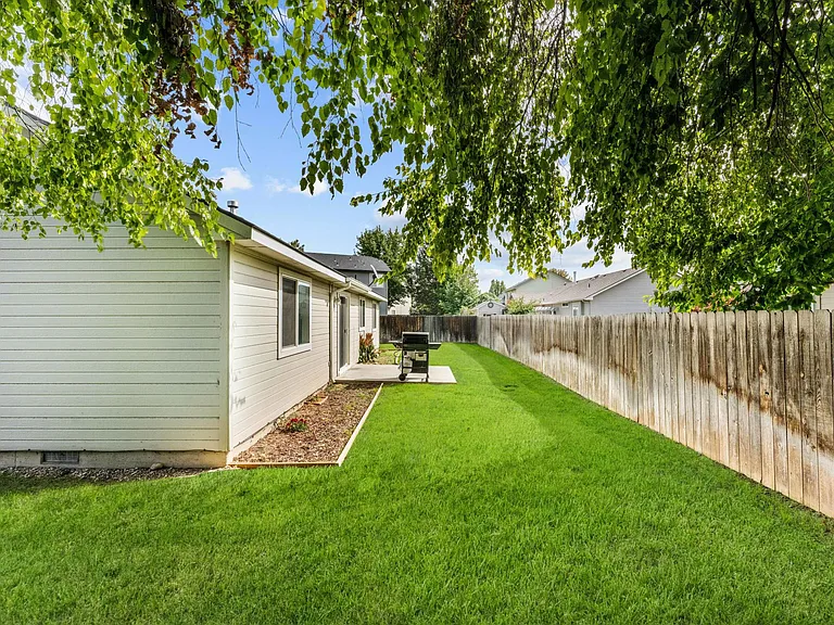 1847 W Whitestone Ct — Photo 30