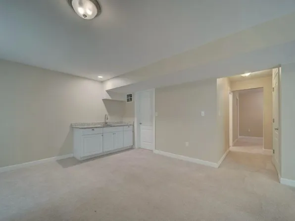 18413 Cedar Dr, Triangle, VA 22172
