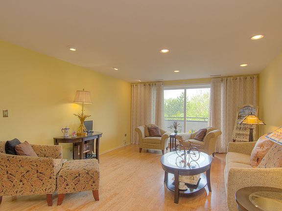 3rd image of 6400 N Cicero Ave APT 412