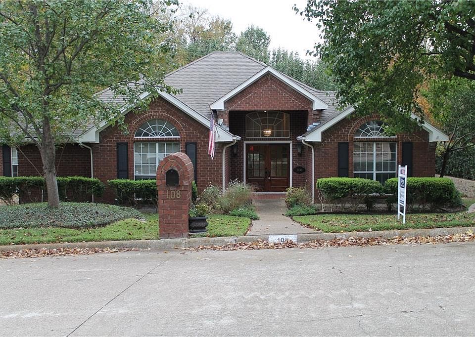 1st image of 108 Sceptre Dr