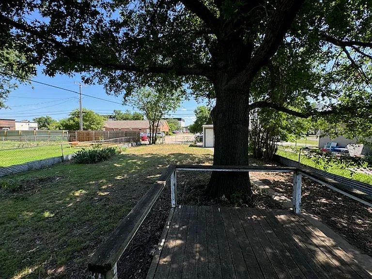 306 E Mosier St — Photo 13