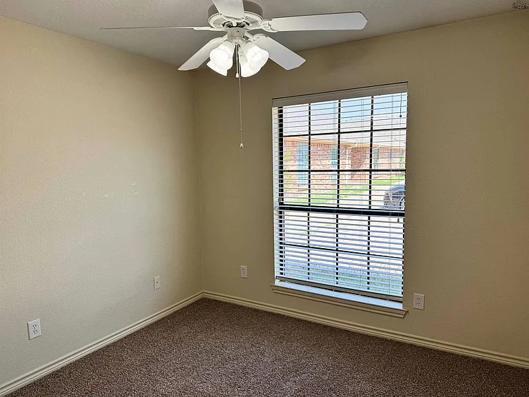 4710 Brookdale Dr — Photo 13