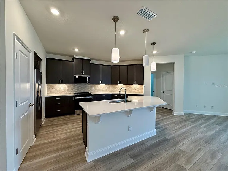 53 Signet Cir — Photo 3