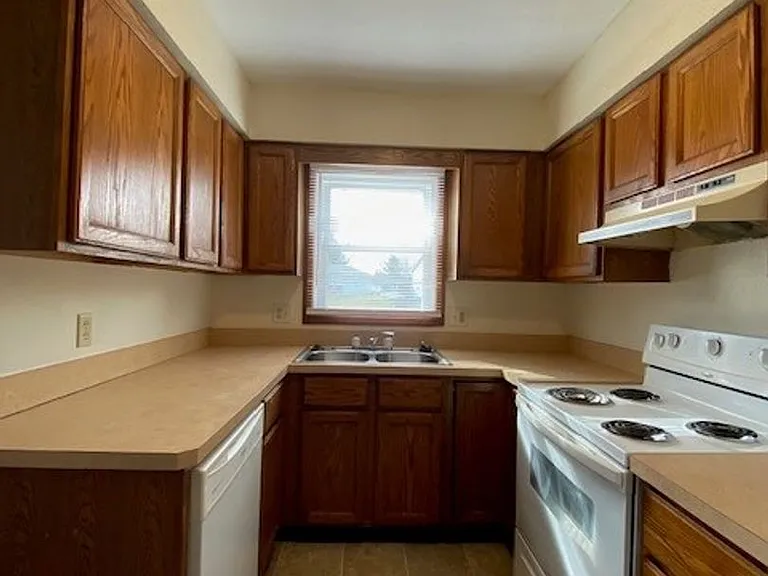 1824 Tiffany Ct — Photo 4