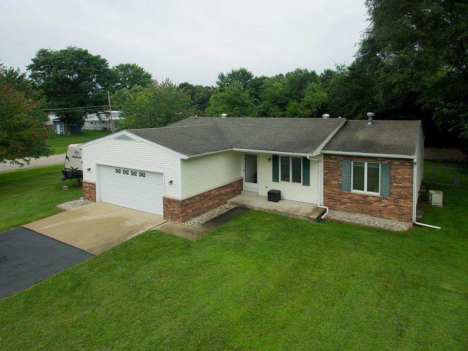 745 Thomas St-101