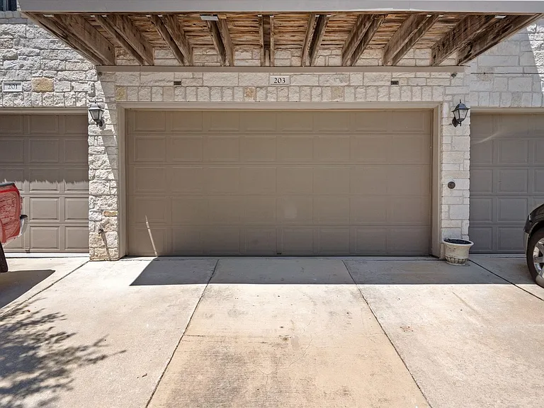 9201 Brodie Ln #203 — Photo 30