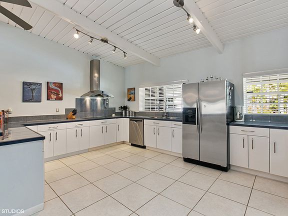 4th image of 1820 Alamanda Dr