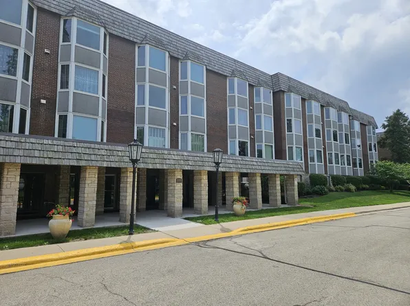 2400 Windsor Mall APT 1E, Park Ridge, IL 60068