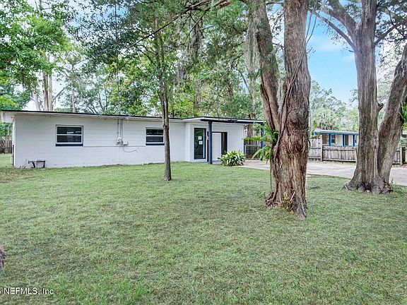 3rd image of 1830 BROOKVIEW Drive S