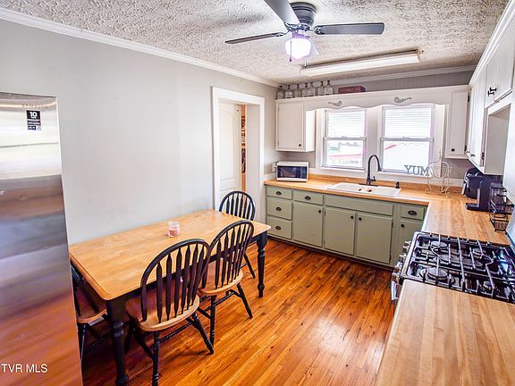 4th image of 400 N Armstrong St