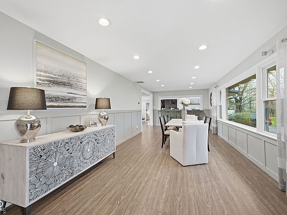 4th image of 217 West Dr