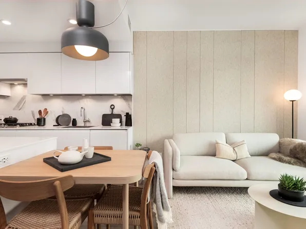 3888 Evergreen Pl #2405, Burnaby, BC V3J 0M3