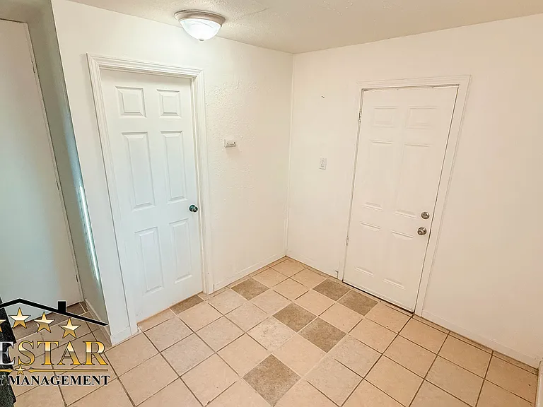 703 Woodrow Ave — Photo 16