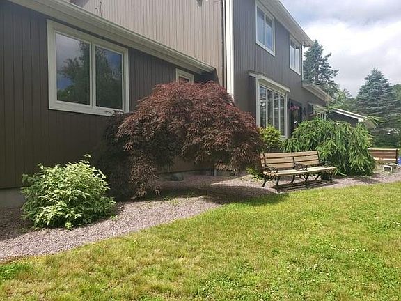 5th image of 146 Winsor Ave