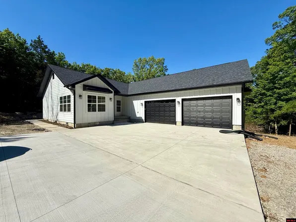 201 Cardinal Ter, Bull Shoals, AR 72619