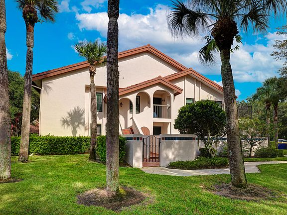 2nd image of 6050 SE Martinique Drive #201