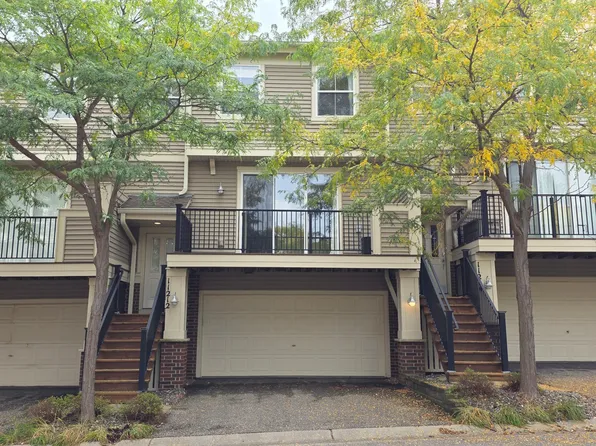 11212 Kinsley St, Eden Prairie, MN 55344