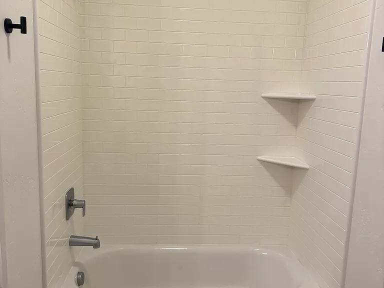 1405 Meadow Ln — Photo 10