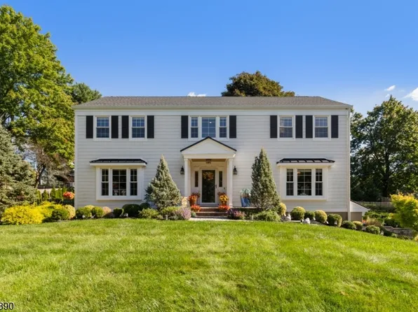 13 Larch Dr, Chester Boro, NJ 07930