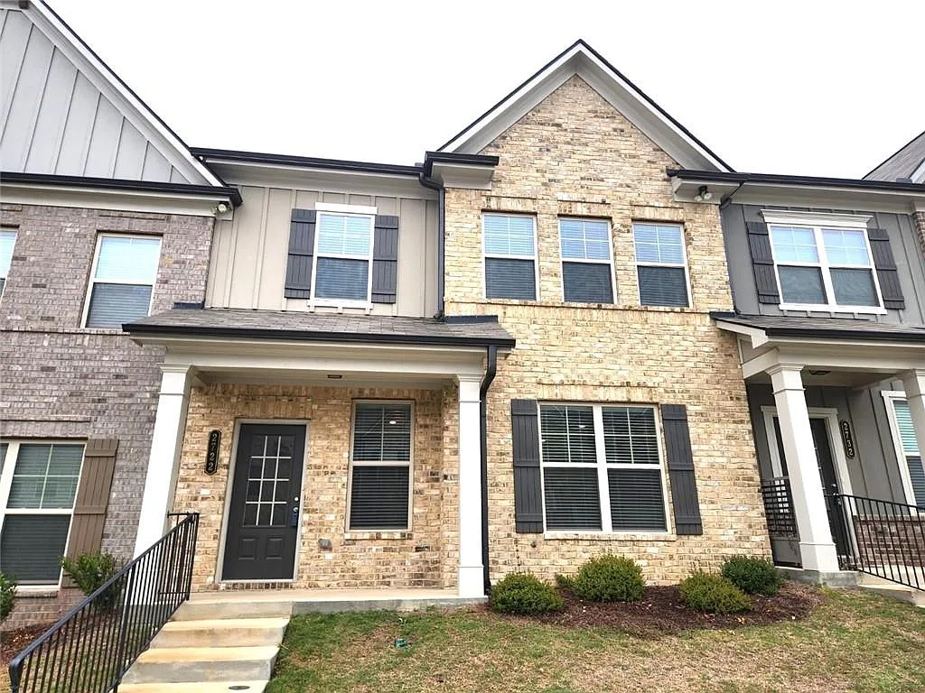 3 bed, 2.5 bath, 2294 sqft, $2,300 — Photo 1