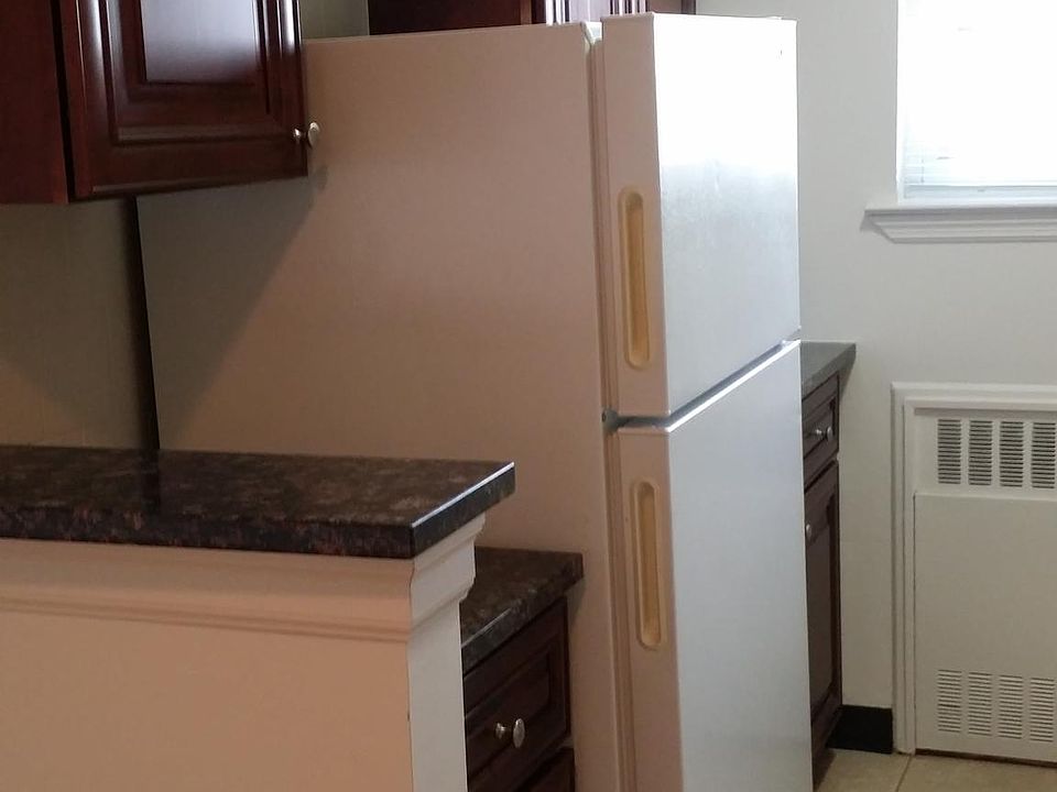 2nd image of 4 Waterview Dr