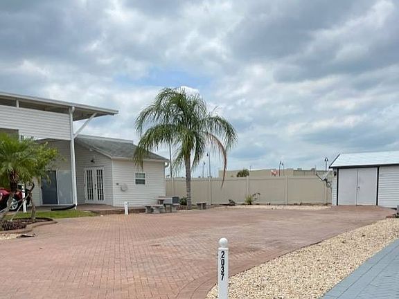 3rd image of 2037 Saint George Dr #2057