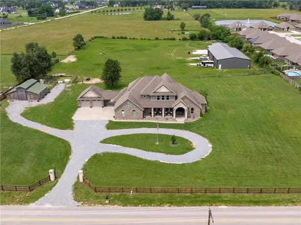 11267 Walters Rd, Bentonville, AR 72712