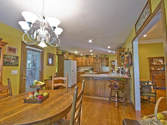 5th image of 4681 S Parkhill Ave