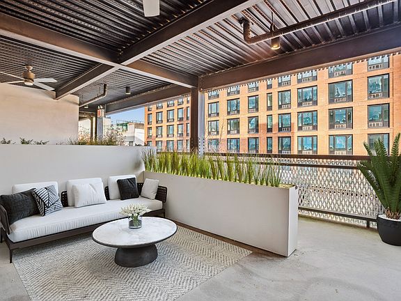 4th image of 834 Sterling Pl #302