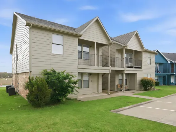 319 Ware Dr, Grand Prairie, TX 75051