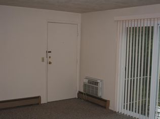 404 N Leavitt Rd APT B8, Amherst, OH 44001