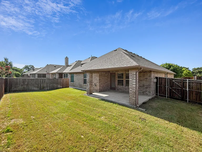 2317 Houston Dr — Photo 25