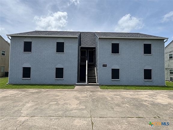 2nd image of 409 S Bauer Dr