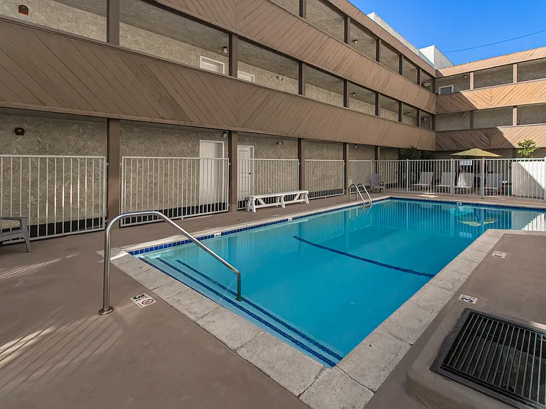 1339 N Columbus Ave #304 — Photo 24