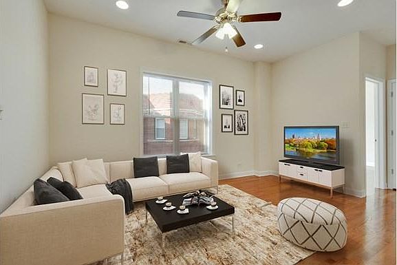 1st image of 853 W Cornelia Ave #3WMB
