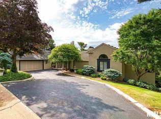 2727 Nichols Ln, Davenport, IA 52803