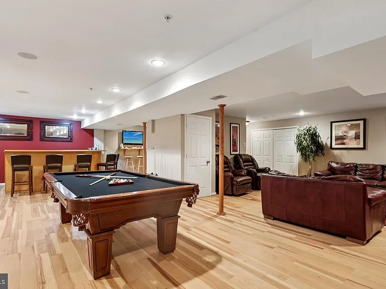 15206 Derbyshire Way — Photo 3