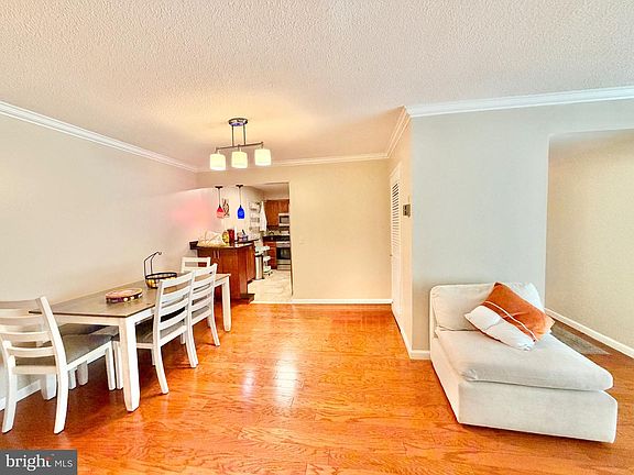 5th image of 1300 Army Navy Dr APT 823