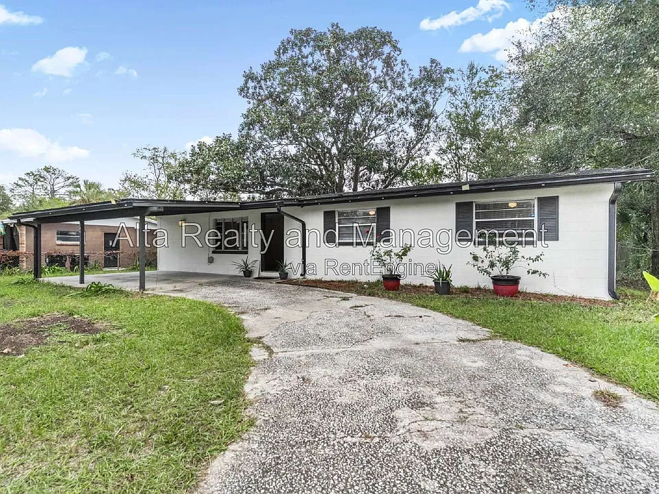 584 Madeira Dr